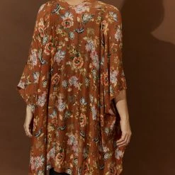 Isle Of Mine - Flourish Cape - Rust