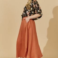 Isle Of Mine - Flourish Top - Black