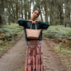 Elms & King New York Zip Tote Camel